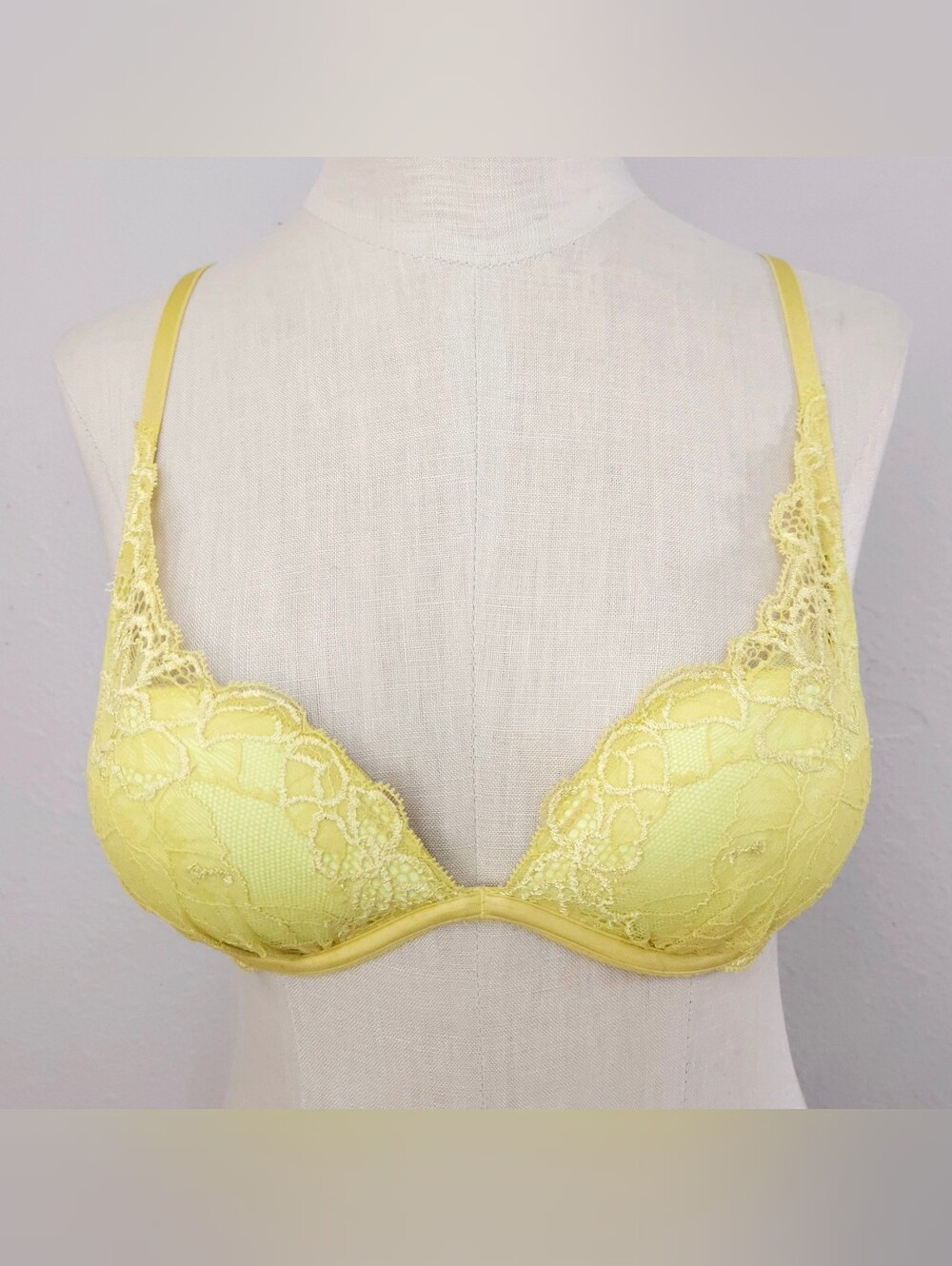 Victoria's Secret Plunge Bra 34B Yellow Lace Convertible